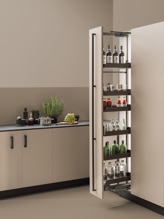 Beige Centre-Mount Larder with 5 Baskets